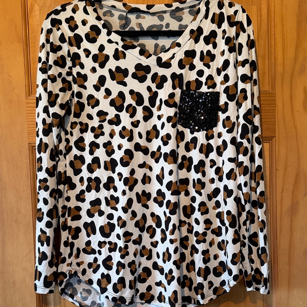 Leopard Print Long Sleeve V-Neck Top with Sequin Pocket - White/Tan/Black